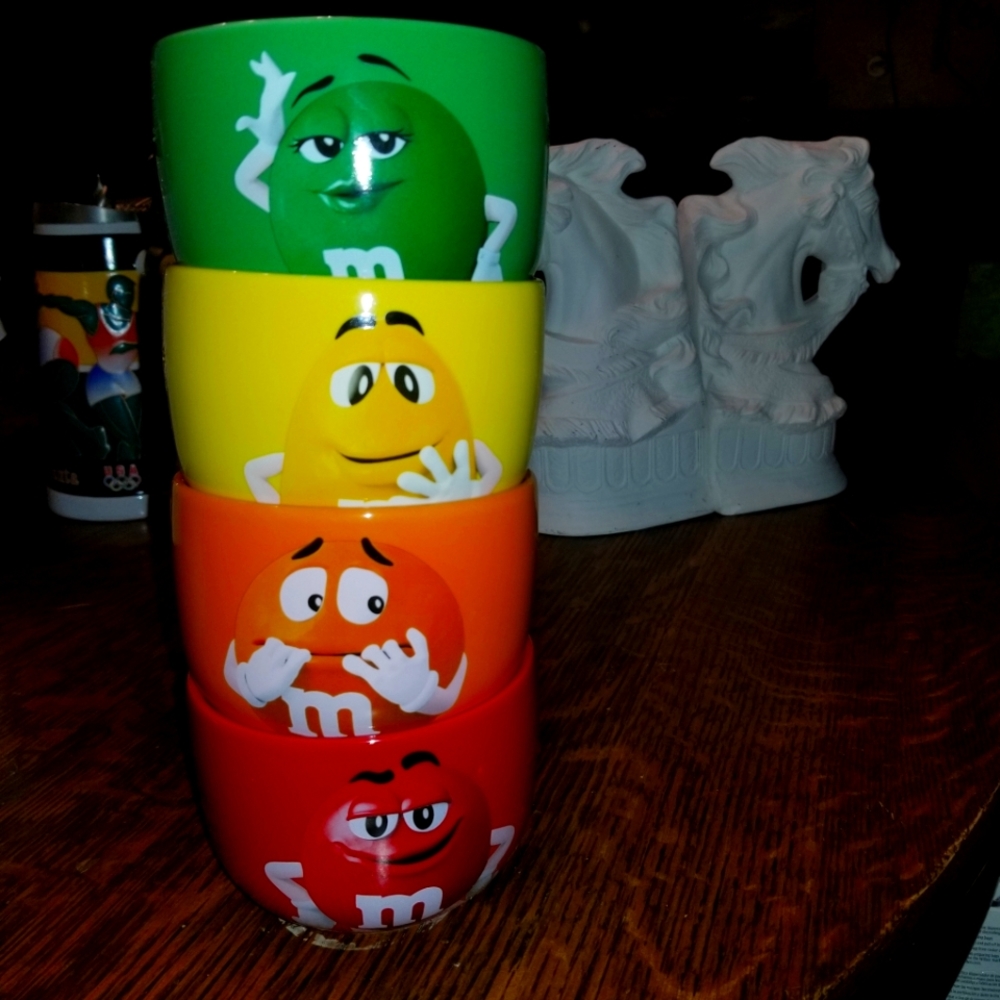 M&M bowls (4) new